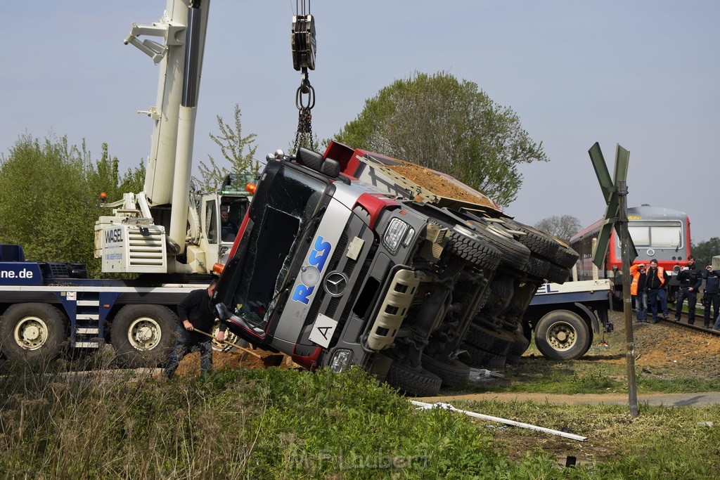 Schwerer VU LKW Zug Bergheim Kenten Koelnerstr P455.JPG - Miklos Laubert